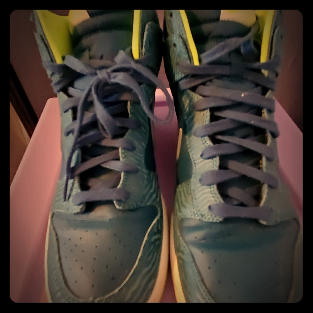 Nike blue and neon green  size 11 (43cm)